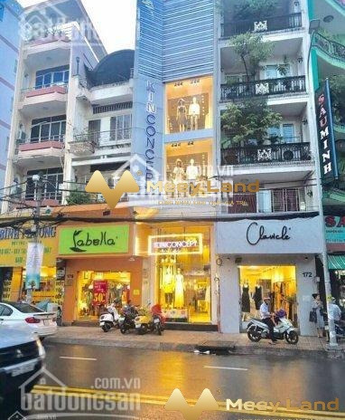 Nhà này bao gồm 6 phòng ngủ, bán nhà ở có diện tích chung là 116m2 vào ở ngay giá đề xuất từ 19 tỷ vị trí đẹp ngay ở Hiệp Nhất, Phường 4