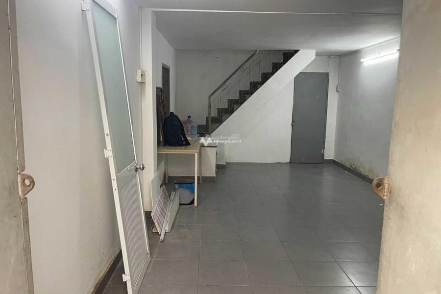 Diện tích quy đổi 30m2 cho thuê phòng trọ vị trí thuận lợi ngay tại Lý Thái Tổ, Quận 3, tổng quan trong ngôi nhà 4 phòng ngủ có chỗ để xe-01
