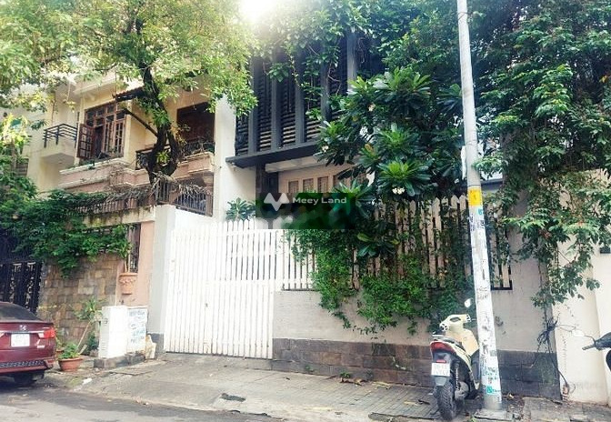 Có diện tích trung bình 320m2, cho thuê nhà ở vị trí mặt tiền tọa lạc ngay Phú Nhuận, Hồ Chí Minh, trong nhà nhìn chung gồm có 3 PN, 3 WC giá ưu đãi