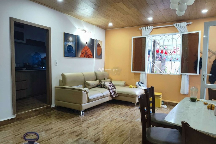 Nhà gồm 2 phòng ngủ, cho thuê nhà, giá thuê khoảng 7 triệu/tháng diện tích tầm trung 70m2 vị trí thuận lợi tọa lạc gần Đà Lạt, Lâm Đồng-01