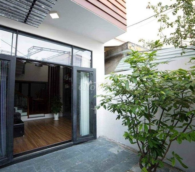 Nằm tại Võ Văn Kiệt, Sơn Trà, cho thuê nhà, giá thuê gốc chỉ 15 triệu/tháng với diện tích rộng 82m2, trong căn này có 3 phòng ngủ giao thông đông đúc-01