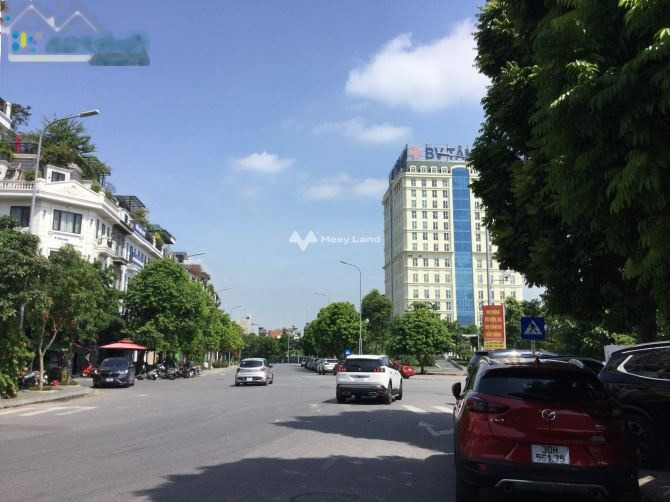 Bán biệt thự diện tích thực 230m2 bán ngay với giá sang tên 135 tỷ vị trí đặt ở Hoàng Như Tiếp, Long Biên, lộ trước nhà 20 m-01