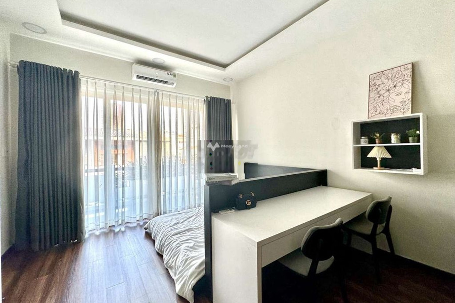 Trong căn này thì gồm 1 PN, cho thuê căn hộ mặt tiền nằm ngay Cầu Ông Lãnh, Hồ Chí Minh, 1 WC vị trí trung tâm-01
