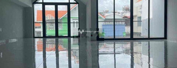 Có diện tích quy ước 150m2, cho thuê nhà ở vị trí ở Đường D1, Hồ Chí Minh, trong nhà này thì có 5 phòng ngủ lh biết chi tiết-02