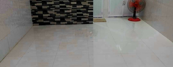 Cho thuê nhà gác lửng 21m2 gần vịt quay hùng trang xã bình hưng ql50 -02