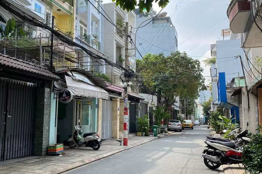 Diện tích 177m2, bán biệt thự vị trí đặt ngay trên Tân Bình, Hồ Chí Minh, tổng quan căn nhà này gồm 6 phòng ngủ, 5 WC khu vực đông đúc-01