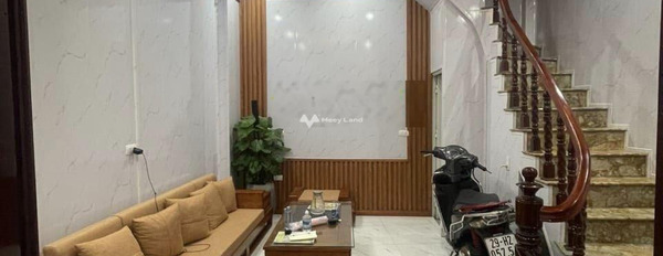 Bán nhà tọa lạc gần Thịnh Liệt, Hoàng Mai bán ngay với giá vô cùng rẻ 3.5 tỷ có diện tích 28m2 tổng quan trong căn nhà gồm 3 PN-02