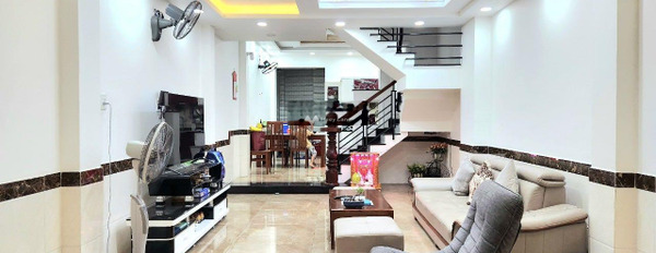 Căn nhà có tổng 3 PN bán nhà diện tích gồm 63m2 vị trí thuận lợi ngay trên Nguyễn Thị Minh Khai, Quận 3-02