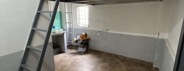 Phòng có gác kệ bếp wc riêng máy lạnh 82 Nguyễn xí -03