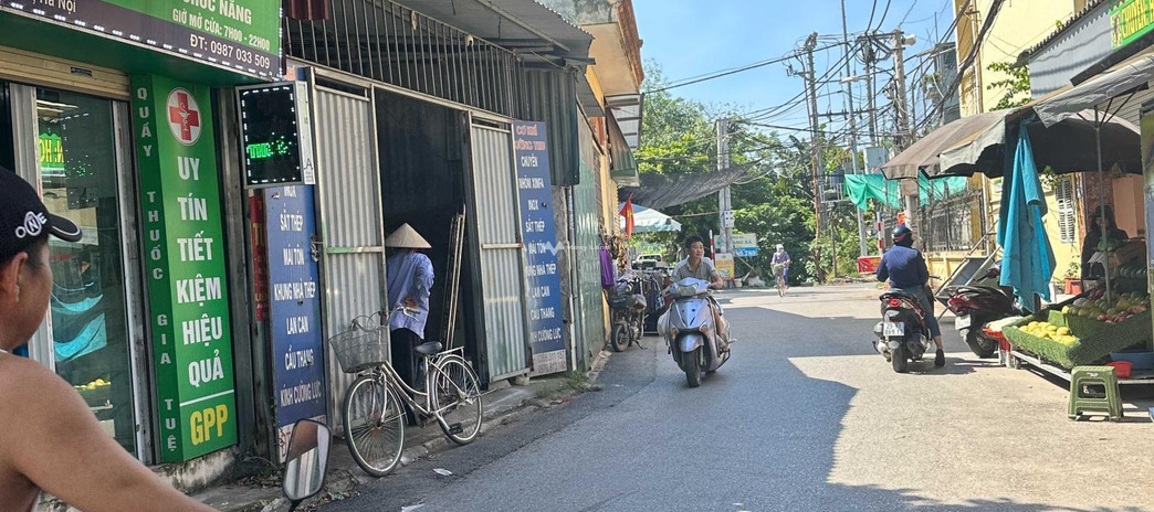 Bán hộ căn nhà mặt tiền tọa lạc ngay Ngô Xuân Quảng, Gia Lâm bán ngay với giá đàm phán chỉ 4.38 tỷ có diện tích chung là 41m2 còn chần chờ gì nữa