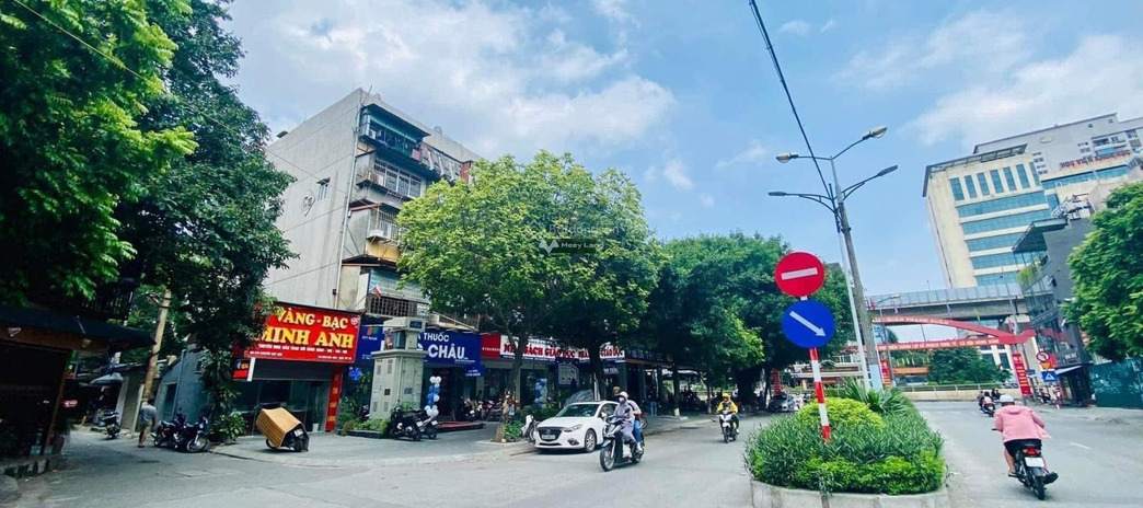 Chính chủ bán tập thể 52m2 mặt phố Nguyễn Quý Đức