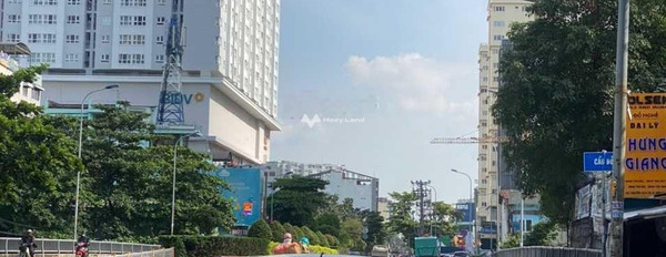 Ngôi nhà bao gồm 3 phòng ngủ, bán nhà ở diện tích khoảng 84.3m2 giá bán công khai 16 tỷ mặt tiền nằm ngay Nguyễn Xí, Hồ Chí Minh-03