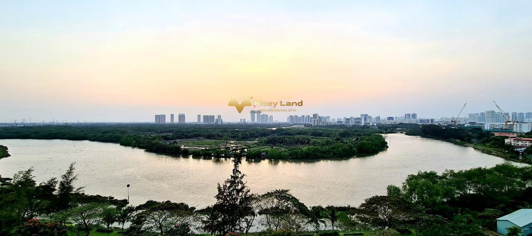 Bán căn hộ có dt gồm 135m2 vị trí đẹp nằm tại Quận 7, Hồ Chí Minh bán ngay với giá rẻ chỉ 7.5 tỷ