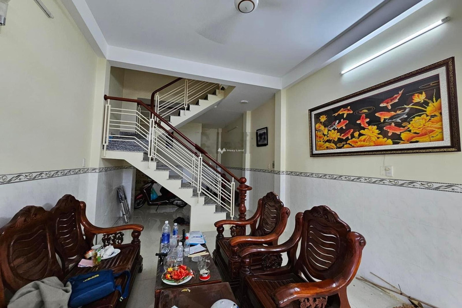 Diện tích chính là 40m2, cho thuê nhà ở vị trí thuận lợi gần Phú Thọ Hòa, Hồ Chí Minh, trong nhà nhìn chung gồm có 3 phòng ngủ vị trí trung tâm-01
