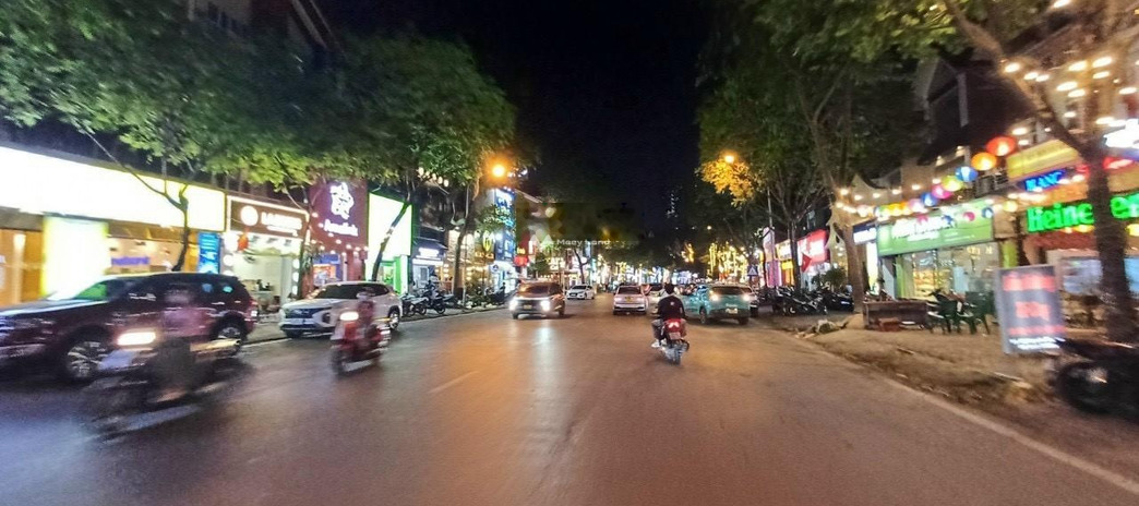 Cần gấp bán liền kề vị trí đẹp tọa lạc tại Nguyễn Văn Lộc, Hà Nội ngôi nhà có nội thất sẵn có Đầy đủ diện tích rất rộng 79m2 nói không với trung gian