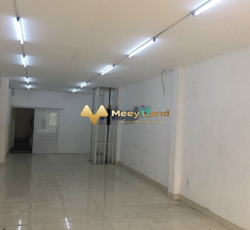 Cho thuê nhà diện tích quy đổi 400m2 vị trí tốt ở Đường An Dương Vương, Hồ Chí Minh giá thuê cực rẻ 90 triệu/tháng, trong căn nhà này có 1 phòng ngủ, ...