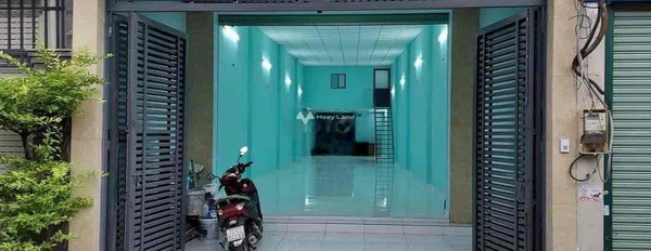 Vị trí đặt tọa lạc ở Bình Tân, Hồ Chí Minh cho thuê nhà giá thuê mềm từ 10 triệu/tháng, trong nhà nhìn chung có 2 phòng ngủ, 1 WC-02
