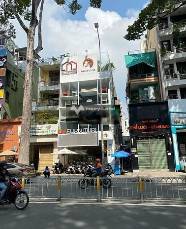 Gấp cho thuê cửa hàng diện tích rộng là 360m2 gần mặt tiền chính 7 mét vị trí đặt nằm ngay Cô Giang, Hồ Chí Minh thuê ngay với giá từ 65 triệu/tháng