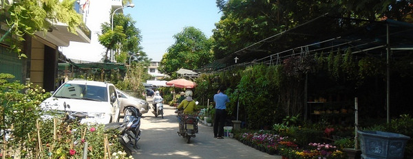 Sang nhượng kiot tại chợ hoa cây cảnh Vạn Phúc, quận Hà Đông, Hà Nội-03