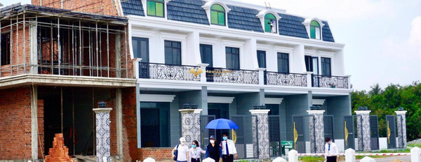 Giá siêu ưu đãi từ 2.12 tỷ bán nhà có dt chính 100 m2 vị trí đặt ngay trung tâm Phước Đông, Tây Ninh nhà gồm 3 phòng ngủ 2 WC hãy nhấc máy gọi ngay-02