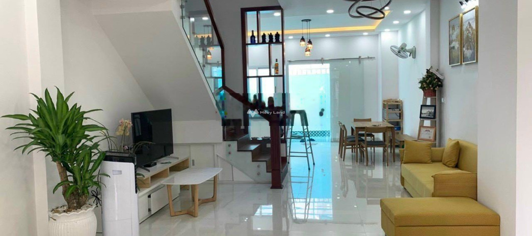 Nhà gồm 3 phòng ngủ bán nhà ở diện tích rộng 80m2 bán ngay với giá hạt dẻ từ 6.4 tỷ vị trí đẹp ngay tại Lê Hồng Phong, Khánh Hòa