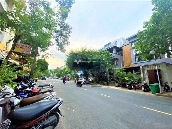 Diện tích rộng rãi 250m2, cho thuê biệt thự vị trí thuận lợi tọa lạc ở Quận 7, Hồ Chí Minh, căn nhà bao gồm 5 phòng ngủ, 5 WC cảm ơn bạn đã đọc tin-01