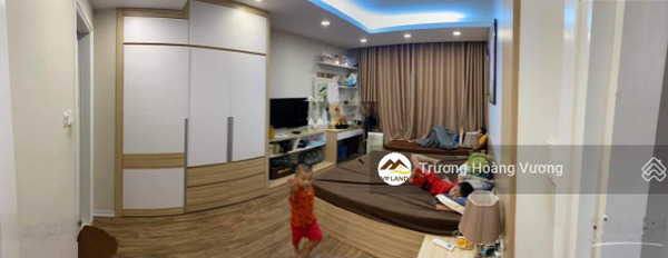Tổng quan trong ngôi căn hộ gồm 3 PN, bán chung cư hướng Tây - Bắc gần Mỗ Lao, Hà Nội, căn hộ nhìn chung gồm 3 phòng ngủ, 2 WC khu vực đông đúc-03