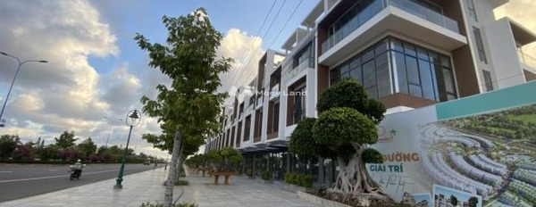 Với đường nhựa rộng 20 mét vị trí đặt tọa lạc ngay trên Võ Nguyên Giáp, Phú Hài bán nhà bán ngay với giá đàm phán 7 tỷ trong nhà tổng quan có 3 PN-03