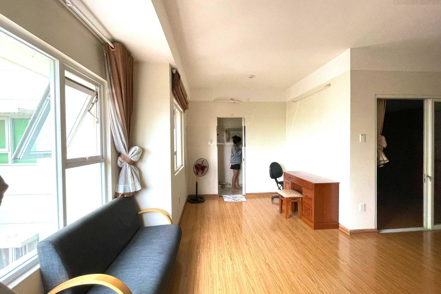 Trong căn hộ tổng quan gồm có 1 phòng ngủ, cho thuê căn hộ vị trí nằm ở Đỗ Xuân Hợp, Hồ Chí Minh, 1 WC cực kì sang trọng-01