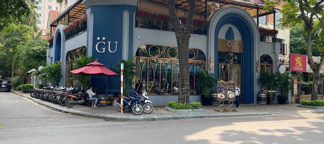 Cho thuê mặt bằng kinh doanh phố Hoàng Quốc Việt vị trí trung tâm diện tích 300m2 x 2 mặt tiền 15m 