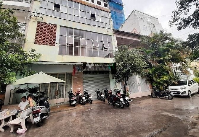 Cho thuê nhà vị trí đặt nằm ngay Quận 3, Hồ Chí Minh, thuê ngay với giá cạnh tranh chỉ 60 triệu/tháng diện tích rộng rãi 160m2, nhà có tổng cộng 3 PN