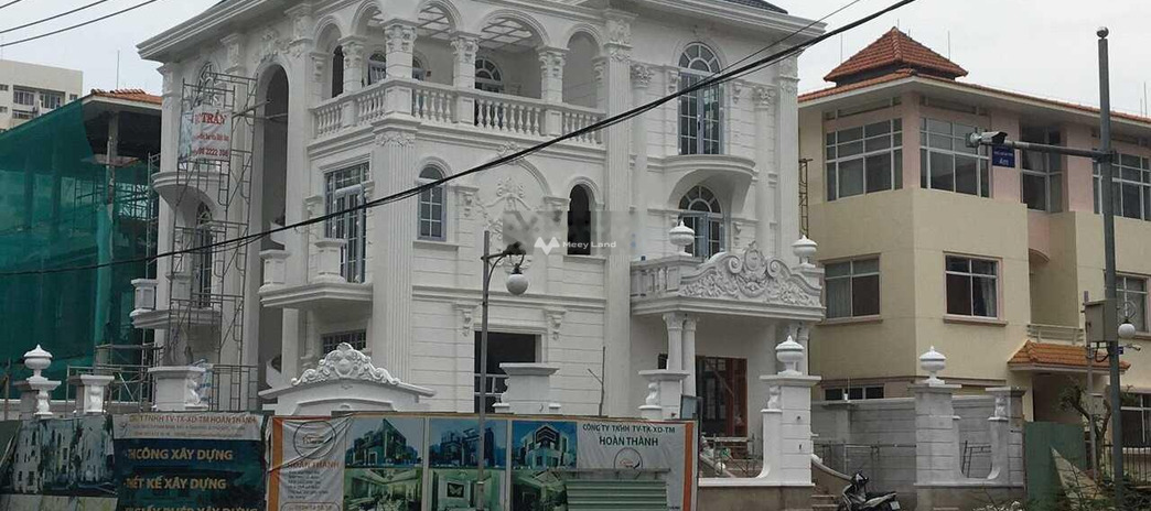 Nhà có tổng 5 phòng ngủ, bán biệt thự, bán ngay với giá rẻ chỉ 115 tỷ diện tích rộng lớn 320m2 vị trí phát triển Tân Phong, Hồ Chí Minh