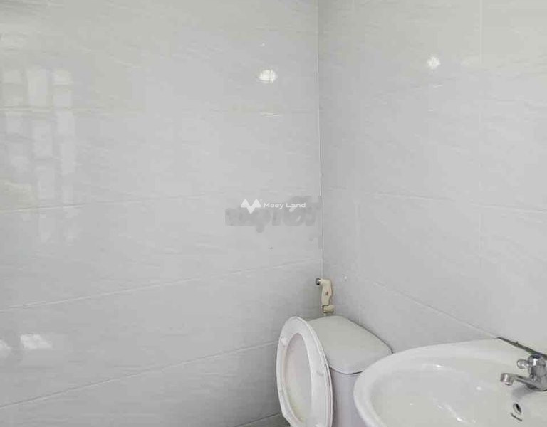 Diện tích khoảng là 50m2, cho thuê nhà ở vị trí mặt tiền gần Quốc Lộ 50, Bình Chánh, căn này gồm 2 PN, 2 WC không lo ngập nước-01