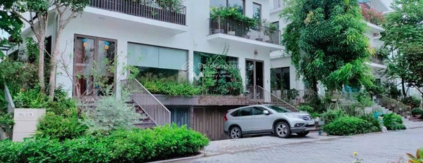 Bán biệt thự diện tích rất rộng 288m2 vị trí ở Long Biên, Hà Nội bán ngay với giá thực tế 33 tỷ, trong căn này có 6 phòng ngủ, 8 WC-03