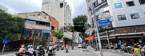 Vị trí đẹp tọa lạc trên Quận 1, Hồ Chí Minh cho thuê nhà thuê ngay với giá tốt bất ngờ chỉ 822 triệu/tháng, trong căn này thì gồm 3 PN, 3 WC-03
