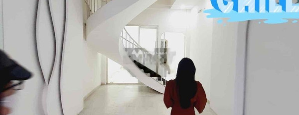 Cho thuê nhà với diện tích thực 70m2 ở Bình Thuận, Đà Nẵng thuê ngay với giá tốt nhất 20 triệu/tháng, trong nhà có tất cả 5 PN, 5 WC-03