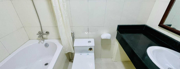 Trong căn hộ tổng quan có tổng 3 phòng ngủ, cho thuê căn hộ mặt tiền tọa lạc trên Tây Hồ, Hà Nội, 2 WC giá mềm sinh viên-02