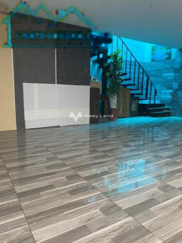 Vị trí đặt ở trung tâm Ba Đình, Ba Đình cho thuê Khách sạn diện tích 120m2, gồm tổng cộng 1 phòng ngủ hỗ trợ mọi thủ tục miễn phí, giá mùa dịch.-01