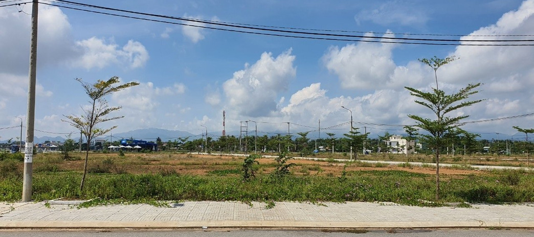 Cần bán các lô đất nằm gần Quốc lộ 1A, gần ven sông Trường Giang. Thuộc khu kinh tế mở Chu Lai