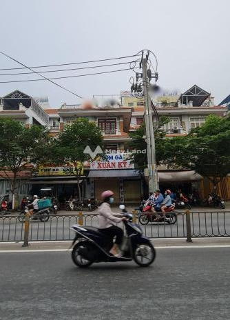 Cho thuê nhà vị trí mặt tiền tọa lạc ngay Tạ Quang Bửu, Quận 8, giá thuê cực mềm từ 30 triệu/tháng có diện tích rộng 120m2