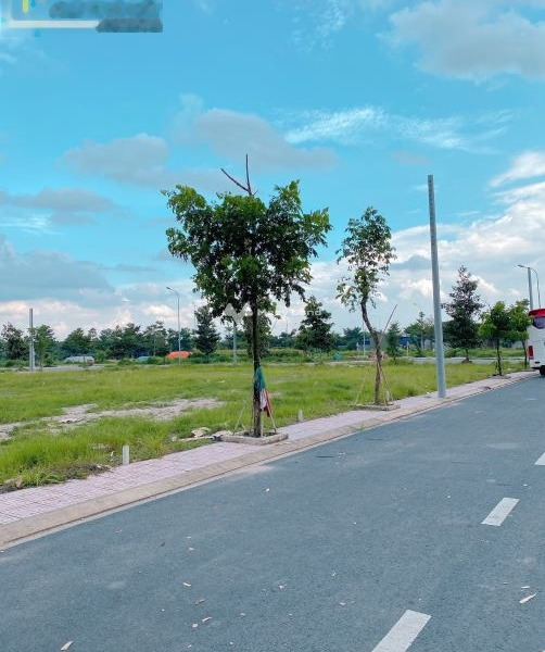 Vị trí thuận lợi ngay trên Thái Thị Giữ, Bà Điểm bán đất giá bán liền 1.9 tỷ tổng diện tích 80m2, đường đi ngang 20 mét-01