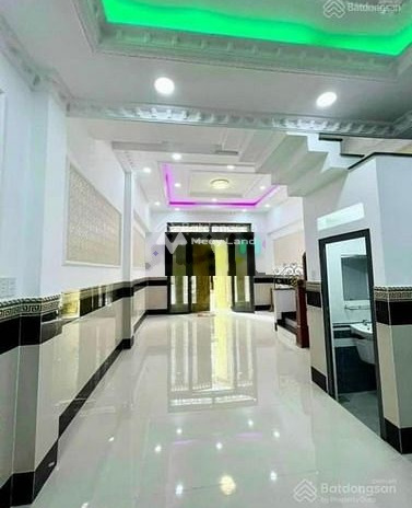 Nằm tại Tân Bình, Hồ Chí Minh, bán nhà, giá bán bàn giao 960 triệu diện tích 116m2, nhà có tất cả 3 PN lh xem trực tiếp