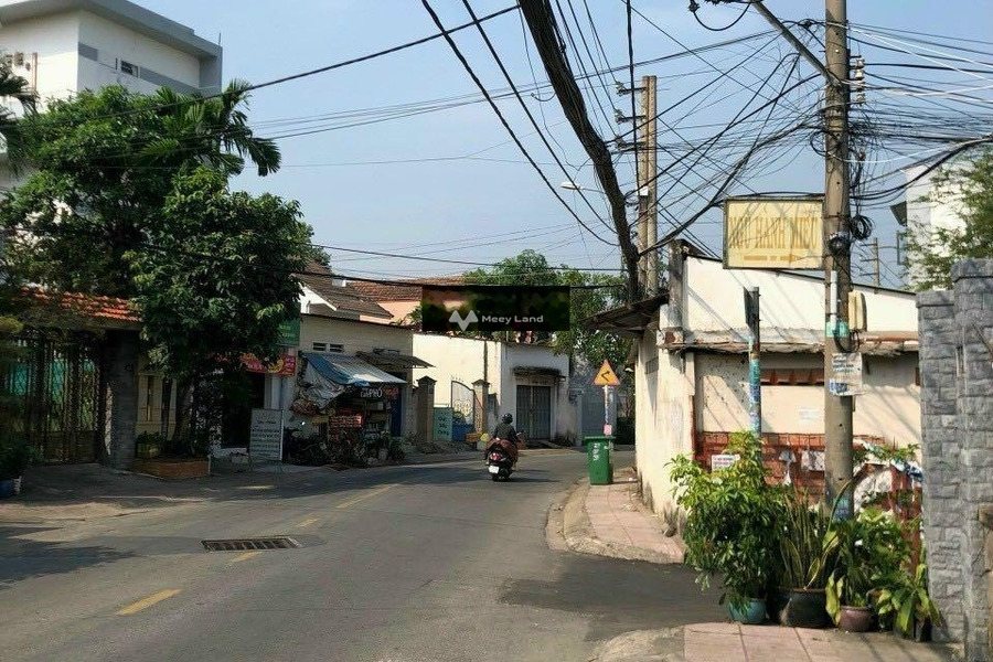 Bán nhà có diện tích rộng 120m2 vị trí thuận lợi nằm tại Tăng Nhơn Phú A, Quận 9 giá bán đặc biệt chỉ 8.2 tỷ trong nhà này gồm 2 phòng ngủ, 1 WC-01