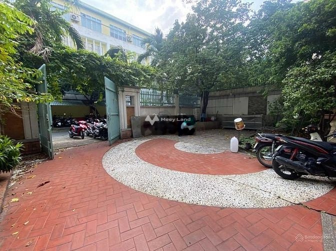 Thuê ngay với giá hấp dẫn chỉ 45 triệu/tháng, cho thuê nhà có diện tích chính 300m2 vị trí ngay ở Phường 10, Hồ Chí Minh nhà view bao đẹp-01