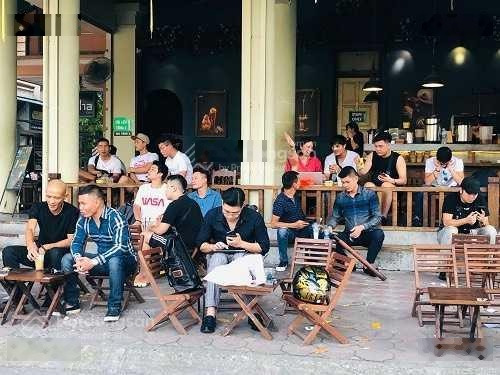 Mình cần sang nhượng quán cafe lô góc phố Duy Tân - mặt tiền 20m - khu vip đông văn phòng bậc nhất 
