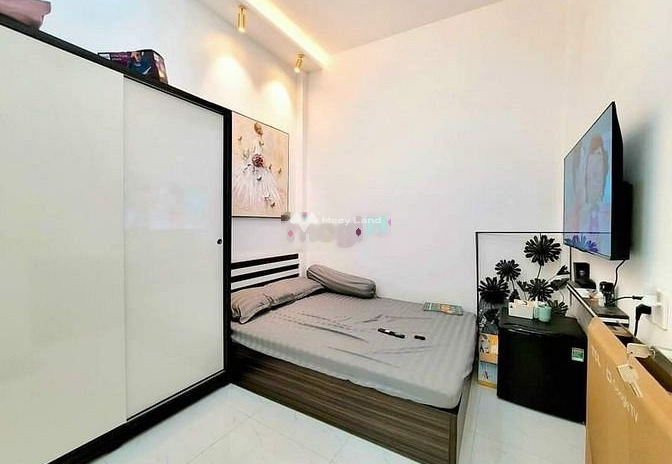Ngôi nhà có tất cả 2 phòng ngủ bán nhà giá bán cực êm 995 triệu có diện tích chính 118m2 vị trí đẹp tọa lạc gần Phường 12, Hồ Chí Minh