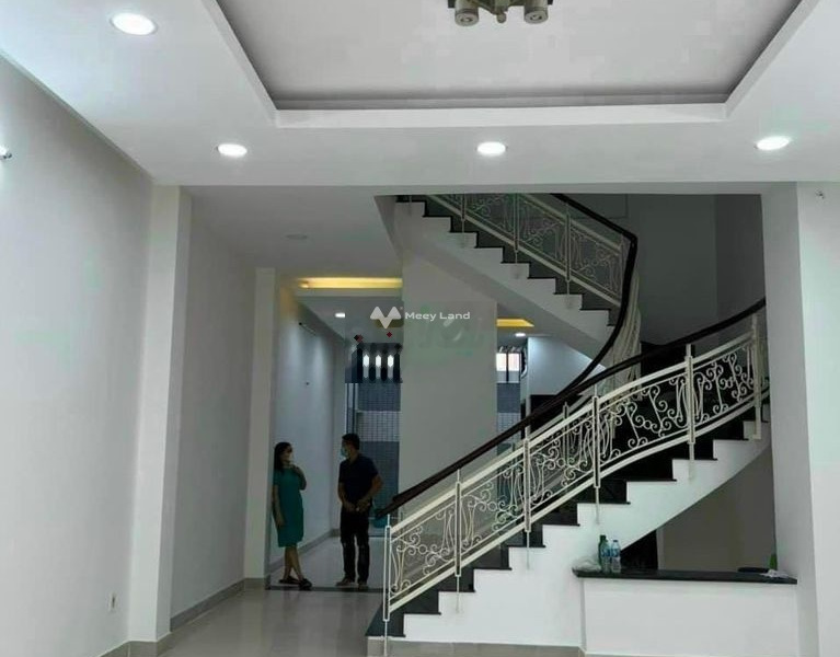 Hướng Đông, cho thuê nhà có một diện tích là 110m2 trong Phường 17, Hồ Chí Minh giá thuê rẻ từ 38 triệu/tháng, căn nhà có tất cả 6 PN, 5 WC-01