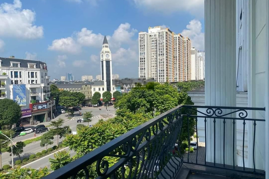 Tổng quan trong ngôi nhà có 8 PN, bán nhà ở diện tích 126m2 bán ngay với giá quy định chỉ 36 tỷ mặt tiền tọa lạc ngay Văn Phú, Phú La-01