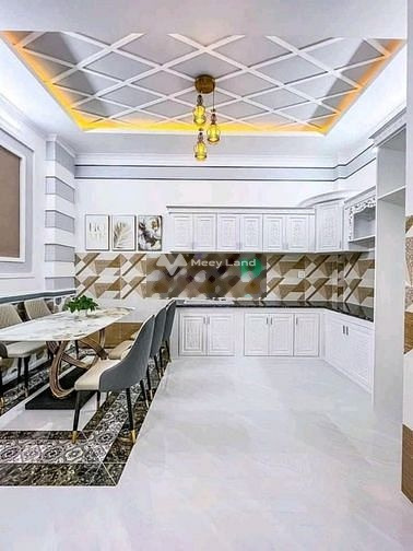 Bán nhà có diện tích chung là 400m2 vị trí mặt tiền gần Sơn Kỳ, Hồ Chí Minh bán ngay với giá khởi đầu 12 tỷ nhà tổng quan gồm có 8 phòng ngủ, 8 WC-01