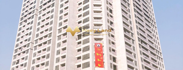 Bán chung cư diện tích 107m2, vị trí nằm trên Cầu Giấy, Hà Nội, trong căn hộ nhìn chung gồm 3 phòng ngủ, 2 WC-02